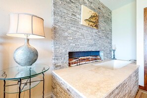 Interior - Oceanfront penthouse with pool access, majestic ocean views, washer&dryer, & AC (Fort Walton Beach)