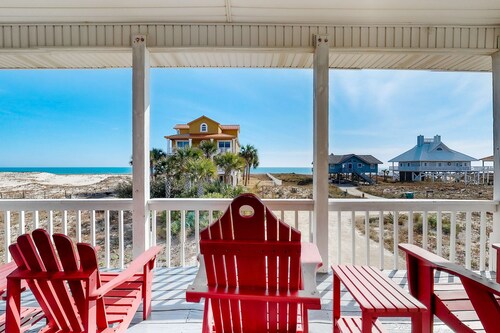 Beachside home with private pool & amazing views