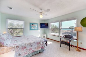 4 bedrooms, iron/ironing board, WiFi, bed sheets - Beachside home with private pool & amazing views (St. George Island)
