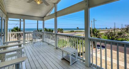 Dog-friendly coastal home w/ a game room and covered patio