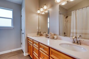 Shower, hair dryer, towels - Dog-friendly coastal home w/ a game room and covered patio (Port St. Joe)
