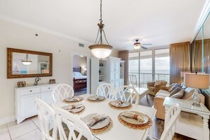 Dining - Floor Gulf Front Condo Fun Amenities, Nearby Shopping & Dining (Fort Walton Beach)