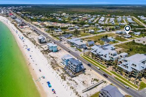 Beach nearby - Remodeled home w/ firepit, kayak, SUPs & enclosed yard-1/2 block to beach (Mexico Beach)