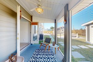 Terrace/patio - Remodeled home w/ firepit, kayak, SUPs & enclosed yard-1/2 block to beach (Mexico Beach)