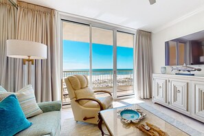 TV, DVD player, offices - Pretty Gulf Front Condo Fun Amenities, Nearby Shopping & Dining! (Fort Walton Beach)