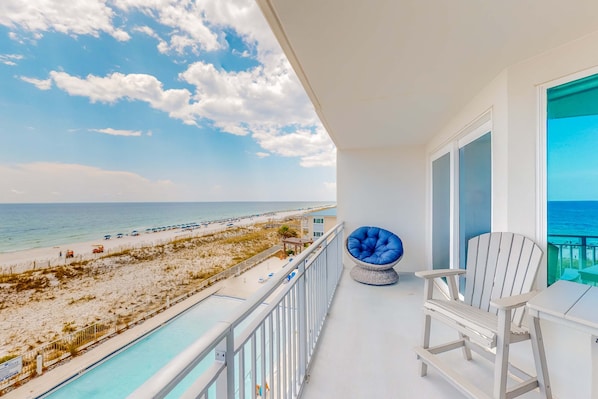 Property grounds - Blu 405 - Fourth floor oceanfront condo with ocean views, private W&D, and central AC (Fort Walton Beach)