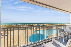 Pool - Beautiful beachfront condo with shared pool & beach access! (Fort Walton Beach)