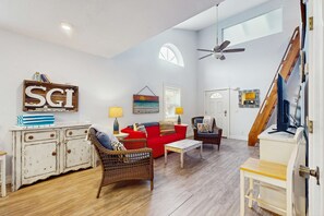 TV, offices - Cozy coastal condo with shared pool, washer/dryer,and beach access (St. George Island)