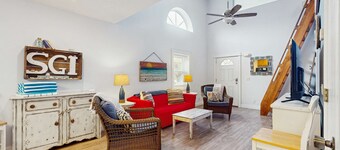 Cozy coastal condo with shared pool, washer/dryer,and beach access