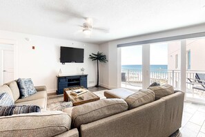 TV, DVD player, offices - Blu 400 - Spacious, gulf-front condo with resort amenities -  near restaurants (Fort Walton Beach)