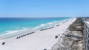 On the beach - Spacious beachfront condo with full kitchen, shared pool and beach access (Fort Walton Beach)