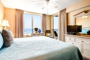 3 bedrooms, iron/ironing board, travel cot, WiFi - Third-floor, oceanfront condo with pool, hot tub & fast WiFi (Fort Walton Beach)