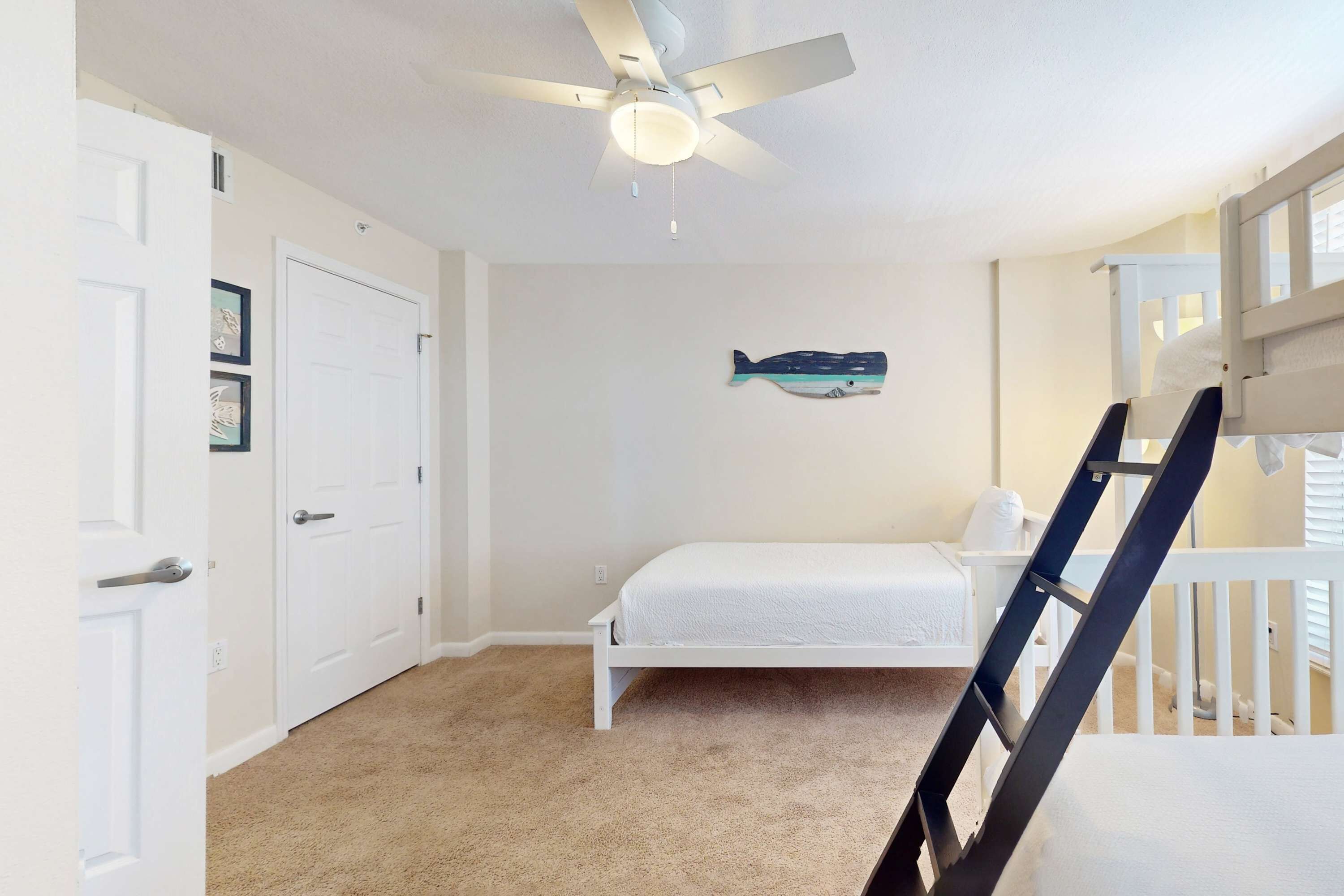 2 habitaciones, tabla de planchar con plancha, wifi y ropa de cama 