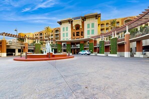 Exterior - Modern , Beachfront Condo with Shared Pools, Nearby Activities, Shops, Restaurants (Fort Walton Beach)