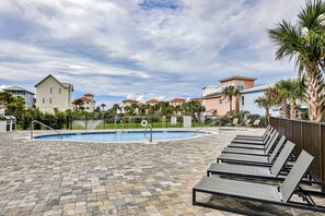 Pool - Lake-view condo with a pool, hot tub, & balcony - walking distance to beach (Santa Rosa Beach)