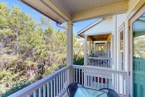 Property grounds - Lake-view condo with a pool, hot tub, & balcony - walking distance to beach (Santa Rosa Beach)