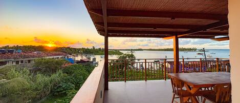 Deluxe Villa, Sea View | Outdoor dining