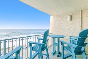 Property grounds - Snowbird-friendly Gulf-front condo with outdoor pool & gym (Miramar Beach)
