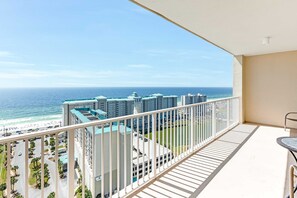 Property grounds - Family-friendly beach condo w/coastline views, balcony, shared pool, gym, tennis (Miramar Beach)