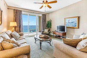 TV, DVD player, offices - Family-friendly beach condo w/coastline views, balcony, shared pool, gym, tennis (Miramar Beach)