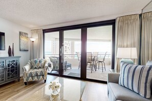TV, offices - Gorgeious beachview condo with large balcony & shared pool (Miramar Beach)