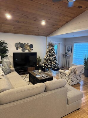 House, 2 Bedrooms | Living area