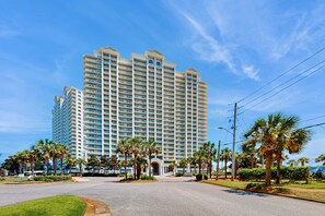 Exterior - Convenient, family-friendly condo w/Gulf views, shared pool, tennis, gym (Miramar Beach)