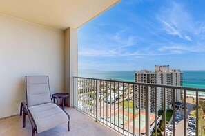 Property grounds - Convenient, family-friendly condo w/Gulf views, shared pool, tennis, gym (Miramar Beach)
