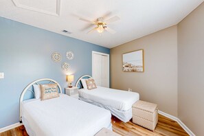 2 habitaciones, escritorio, tabla de planchar con plancha y wifi 