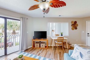 TV - Miramar Beach condo with heated pool on-site, private balcony, washer&dryer, AC (Miramar Beach)