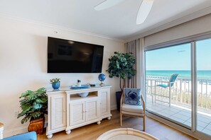 TV, offices - Second floor oceanfront condo w/ ocean view, washer/dryer, AC, and pool access (Fort Walton Beach)