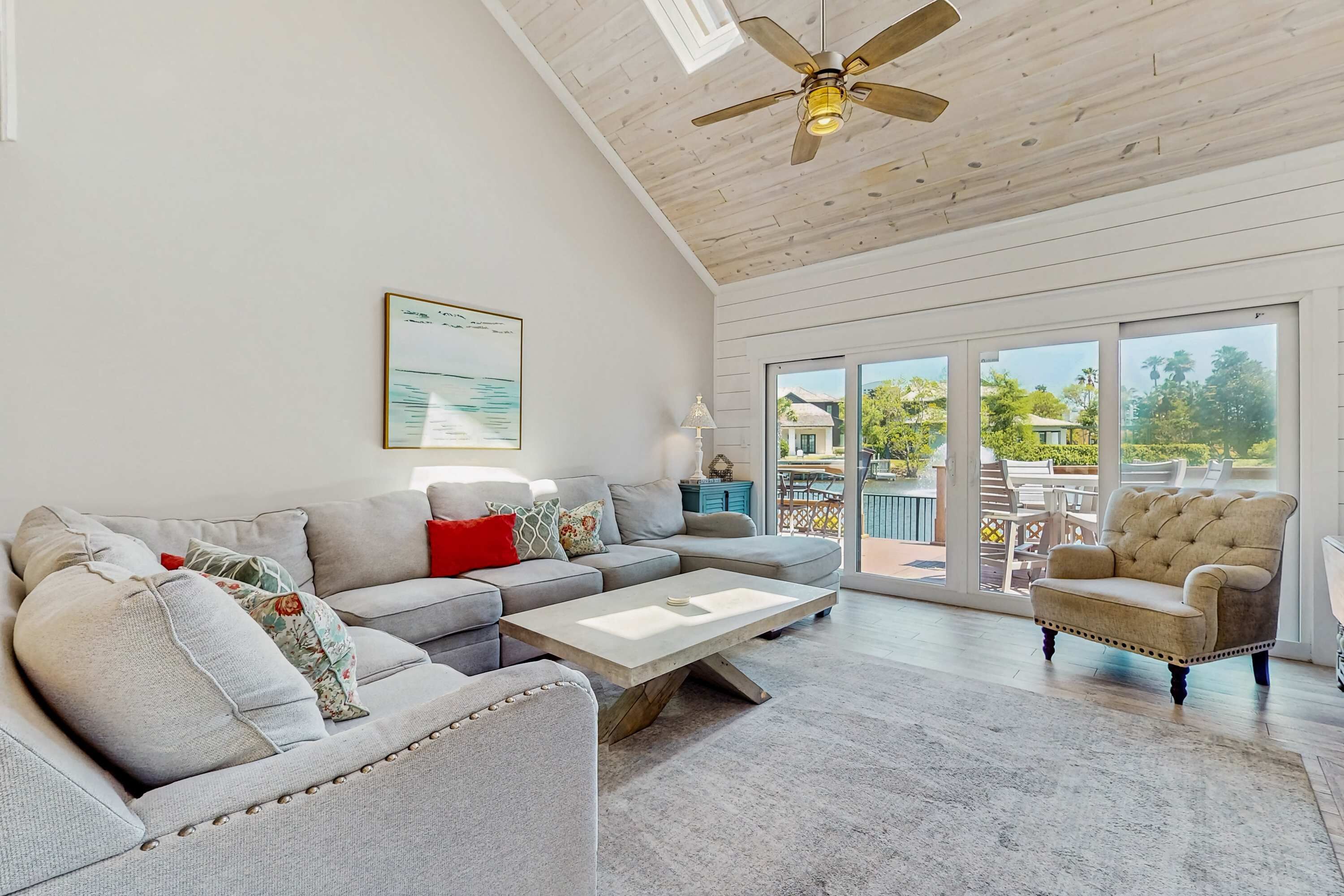 TV, fireplace, offices