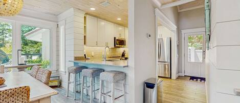 冰箱、微波炉、烤箱、炉灶