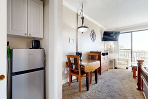 Interior - Cozy waterfront condo with central AC, beach access, on-site pool (Fort Walton Beach)