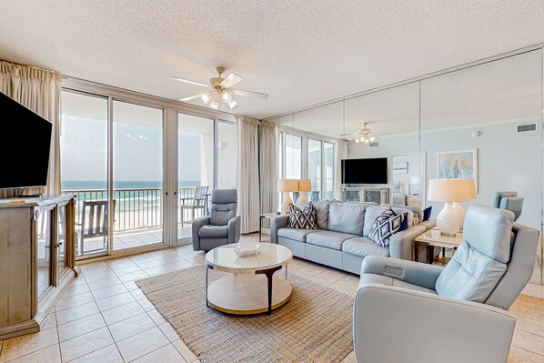 TV, offices - Beachfront condo with balcony, Gulf views, pools & fitness room (Fort Walton Beach)