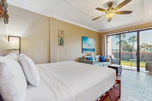 Iron/ironing board, WiFi - Comfy studio suite with pool & picnic area - snowbird-friendly (Fort Walton Beach)