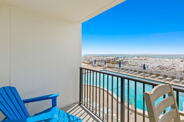 Property grounds - Sunny, beachfront condo with shared pool, free WiFi, & Gulf views (Fort Walton Beach)