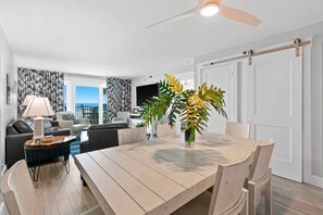 Dining - Sunny, beachfront condo with shared pool, free WiFi, & Gulf views (Fort Walton Beach)