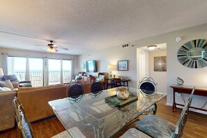 Interior - Beachfront condo with Gulf views, pool, tennis, gym, & private balcony (Fort Walton Beach)