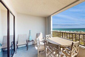 Outdoor dining - Beachfront condo with Gulf views, pool, tennis, gym, & private balcony (Fort Walton Beach)