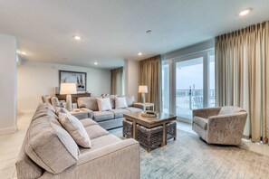 TV, fireplace, DVD player, offices - Blu 105 - Gulf-front condo with pools and seasonal beach service in a gated community (Fort Walton Beach)