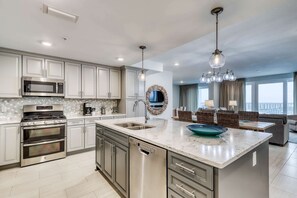 Fridge, microwave, oven, stovetop - Blu 105 - Gulf-front condo with pools and seasonal beach service in a gated community (Fort Walton Beach)
