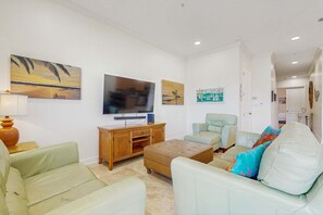 TV, offices - Gorgeous townhouse, plenty of space, family-friendly & close to everything (Pensacola Beach)