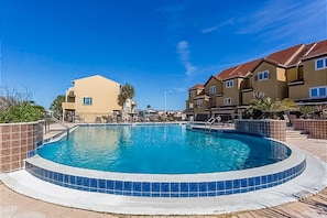 Pool - Gorgeous townhouse, plenty of space, family-friendly & close to everything (Pensacola Beach)