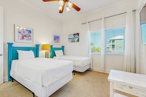4 bedrooms, WiFi, bed sheets - Gorgeous townhouse, plenty of space, family-friendly & close to everything (Pensacola Beach)