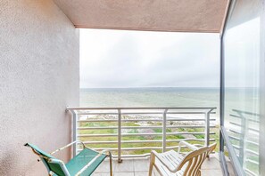 Property grounds - Inviting condo with bay & ocean views, & pool - steps to the beach (Pensacola Beach)