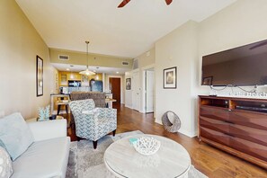 TV - Beautiful condo with private W&D & pool - a mile and a half to the beach (Miramar Beach)