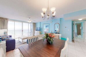 Dining - Fourth floor spacious, beachfront condo with views - close to entertainment (Fort Walton Beach)