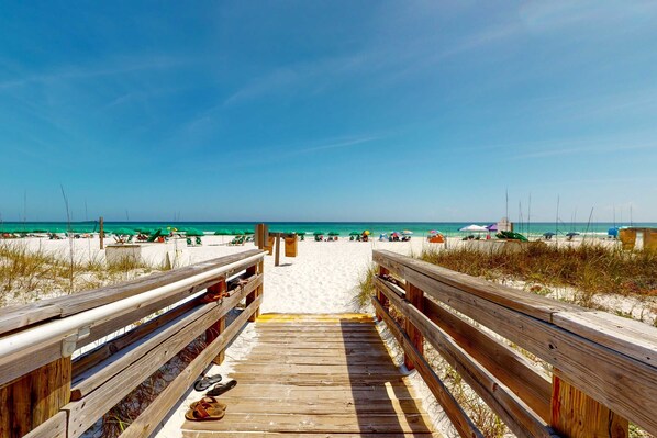 Beach - Gulf View Condo with WiFi, Balcony, Pools/Hot Tub/Tennis, & Private Beach Access (Miramar Beach)