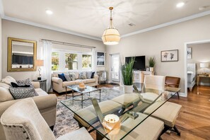 TV, offices - Modern, ground-floor condo with patio, WiFi, W&D, pool & hot tub - snowbirds OK (Miramar Beach)